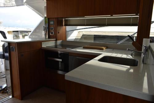 Motor yacht Sunseeker Manhattan 52