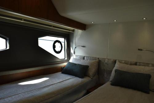 Motor yacht Sunseeker Manhattan 52
