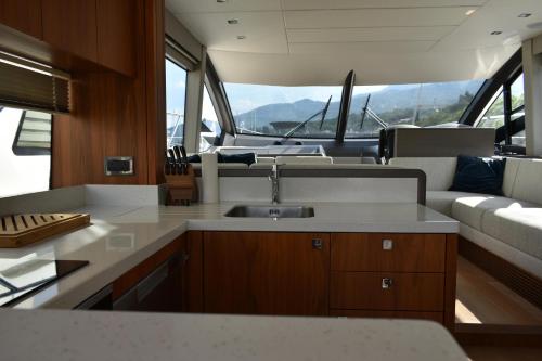 Motor yacht Sunseeker Manhattan 52
