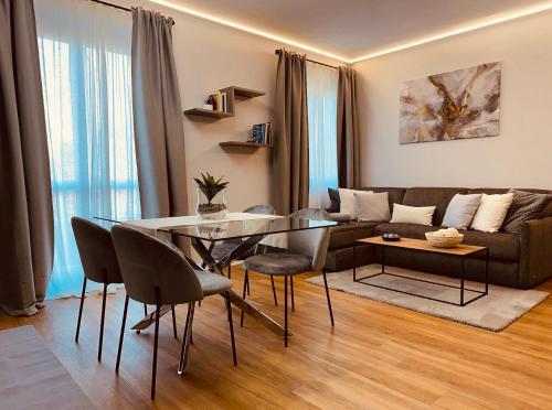 a living room with a table and a couch at The Captain's Apartments Marina - next to Verbella - Leonardo Academy, MXP in Sesto Calende