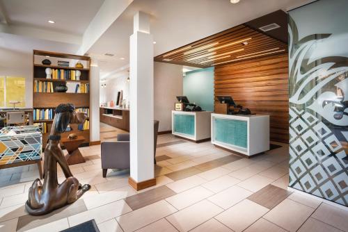 a lobby with a woman statue in the middle of a room at Staypineapple, Hotel Z, Gaslamp San Diego in San Diego