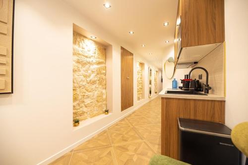 Modern Studio in Central Paris with AC