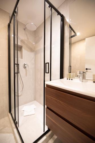 Modern Studio in Central Paris with AC