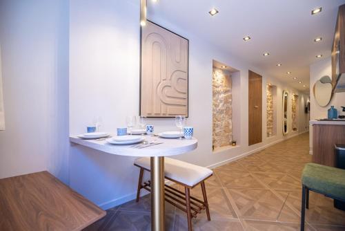 Modern Studio in Central Paris with AC