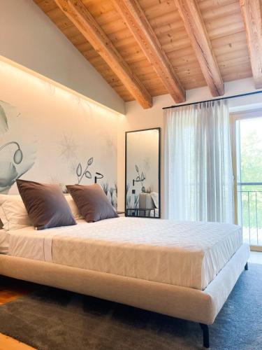 a bedroom with a large bed with a large mirror at Agriturismo Camerin - CL Agri Lounge in Conegliano