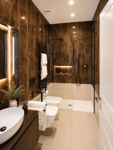 a bathroom with two sinks and a bath tub at B and G San Babila- Luxury in the heart of Milano - Design district in Milan