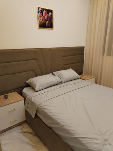 a bedroom with a bed and a picture on the wall at Apprtmnt jury de luxe 6 in Nador