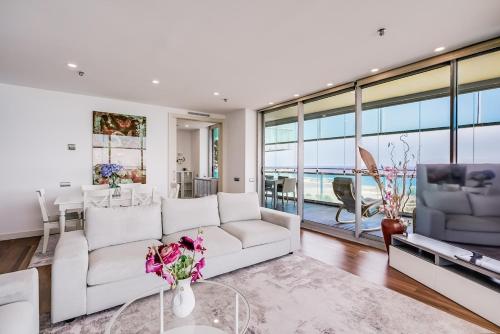 Luxury Apartment With Sea View!