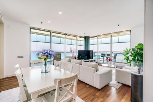 Luxury Apartment With Sea View!