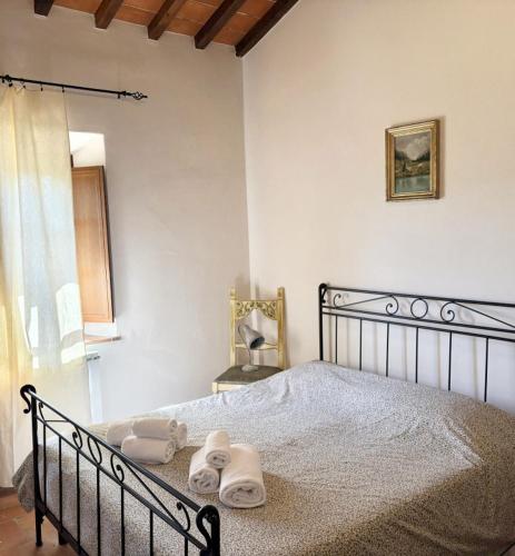 a bedroom with a bed with towels on it at Vitalenta Agriboutique in Pienza