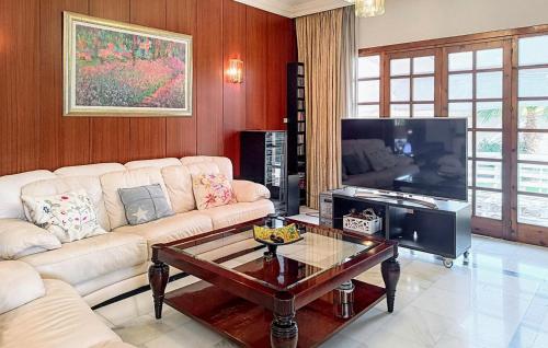 Amazing Home In Malaga