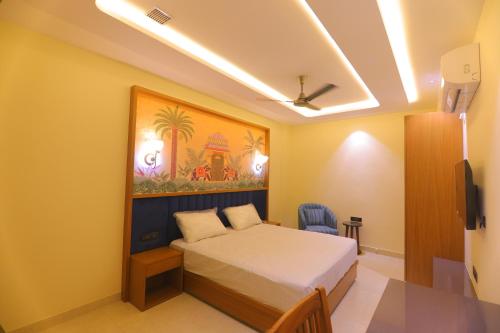 a bedroom with a bed and a table in it at Chunmun Elite Retreat in Bulandshahr