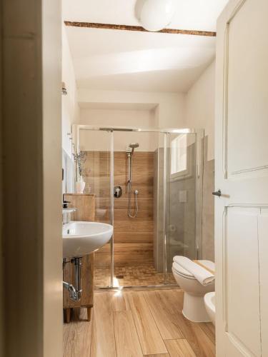 a bathroom with a shower and a toilet and a sink at Villa Curte Nicia in Nizza Monferrato