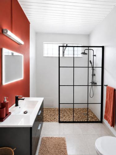 a bathroom with a shower and a white sink at URBAN LOFT- Espace détente in Fort-de-France