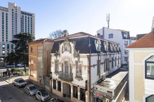 Modern 3BR in Downtown Porto w/ AC