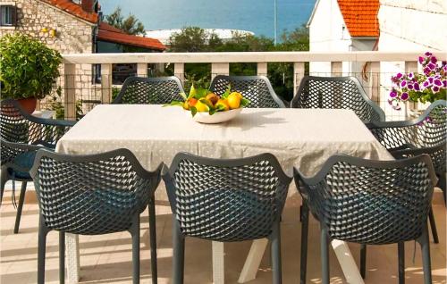 4 Bedroom Amazing Apartment In Supetar