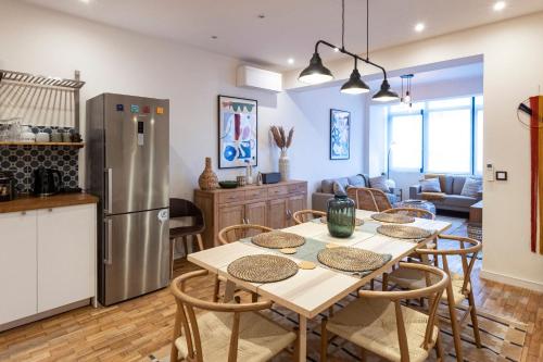 Modern 3BR in Downtown Porto w/ AC