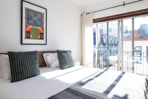 Modern 3BR in Downtown Porto w/ AC