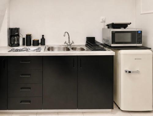 Modern Basement Studio - Kolonaki by ΜΡS