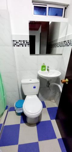 a bathroom with a toilet and a sink at Apartaestudio in Tocancipá