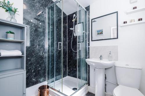 a bathroom with a shower and a sink at Stylish 2-Bed House Sleeps 4 in Saint Helens