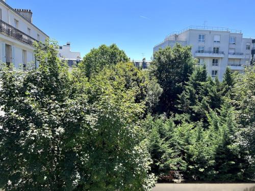 Buttes-Chaumont appartement 2 pièces et terrasses