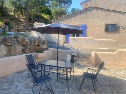 Le Soleil d'Or piscine parking terrasse