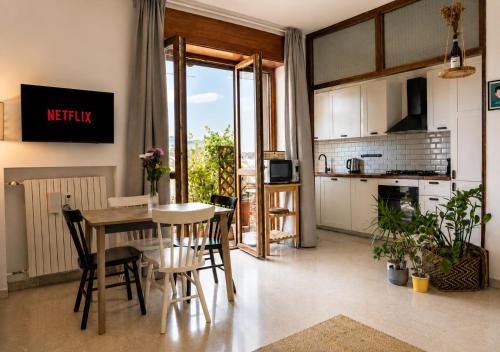 Green Balcony Apartment in Navigli