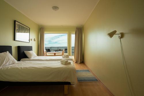 a hotel room with two beds and a window at Viinistu Art Hotel in Viinistu
