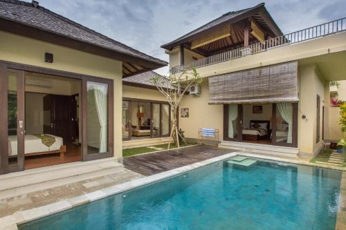 Bazén v ubytování The Reika Villas by Nagisa Bali nebo v jeho okolí