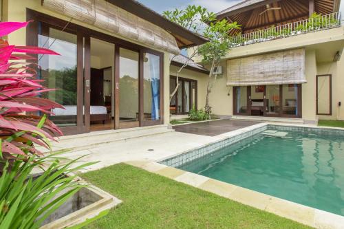 Bazén v ubytování The Reika Villas by Nagisa Bali nebo v jeho okolí