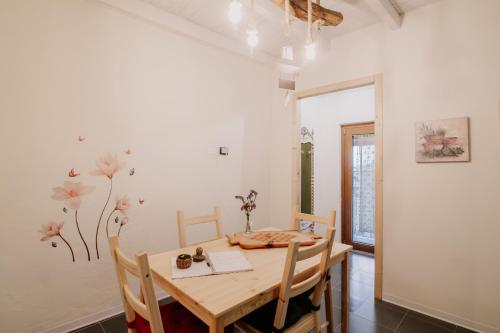 a dining room with a wooden table and chairs at Casa del Bosco in Rubiana