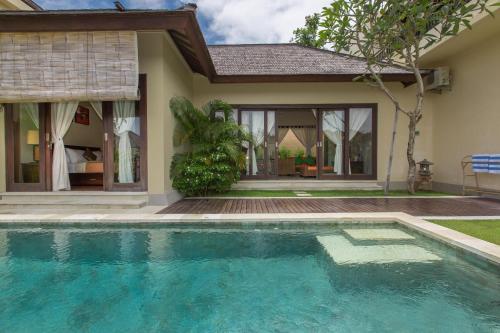Bazén v ubytování The Reika Villas by Nagisa Bali nebo v jeho okolí