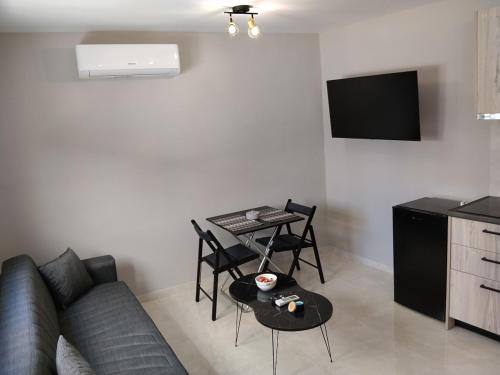 Sky Stop Studios No2 Artemida Near Airport