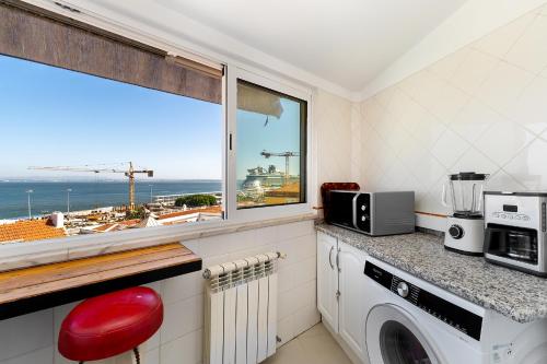 Whome Sunny Terrace Apartment with River Views