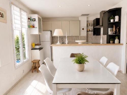 Cannes Three Bedrooms by Sweet Accommodation
