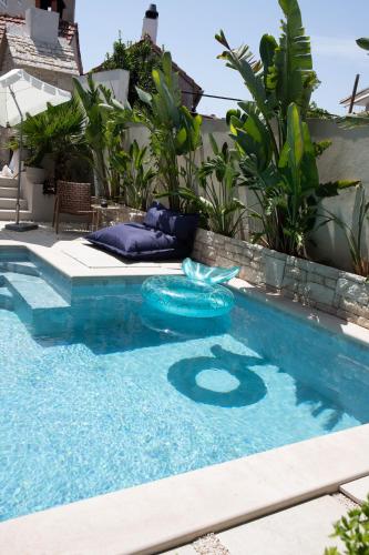 T-One Luxury Pool House