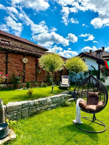 a swing in the yard of a house at Арбория in Koprivshtitsa