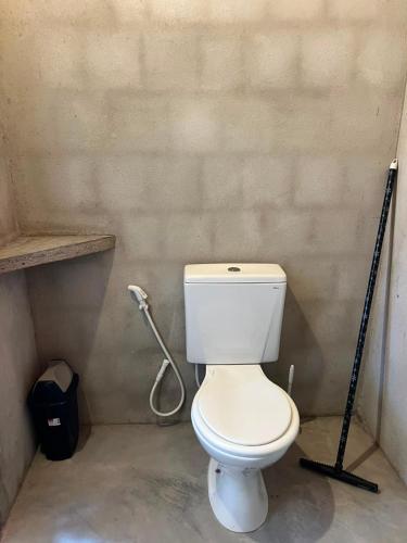 a bathroom with a white toilet in a room at Yahweh Guriú Kite in Guriú