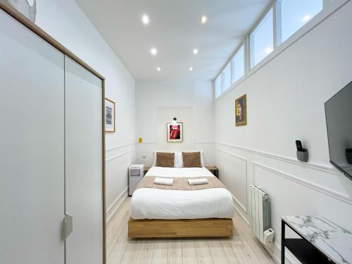 UrbanFlat 68 - Paris Center Rolling Stones Apartment