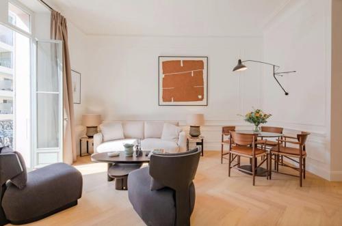 La Guitare 22 - Spacious 1 BR apartment in the center of Cannes, right behind Grand Hotel