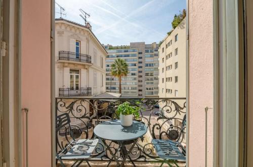 La Guitare 22 - Spacious 1 BR apartment in the center of Cannes, right behind Grand Hotel