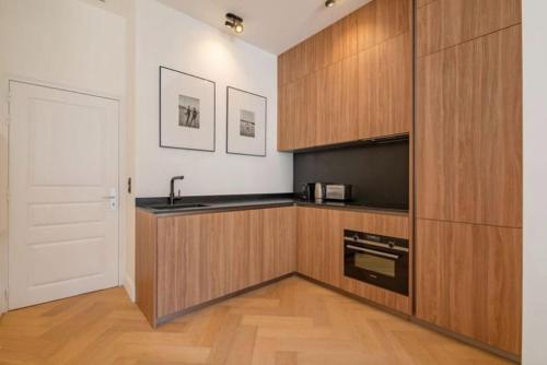 La Guitare 22 - Spacious 1 BR apartment in the center of Cannes, right behind Grand Hotel