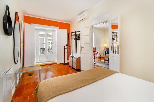 Whome Prime Location Apt with Authentic Lisbon Charm