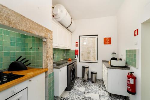 Whome Prime Location Apt with Authentic Lisbon Charm