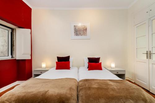 Whome Prime Location Apt with Authentic Lisbon Charm