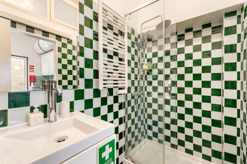 Whome Prime Location Apt with Authentic Lisbon Charm
