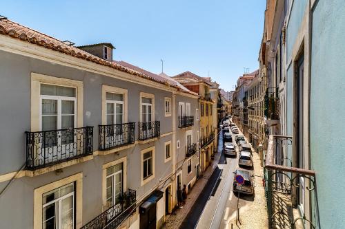 Whome Prime Location Apt with Authentic Lisbon Charm