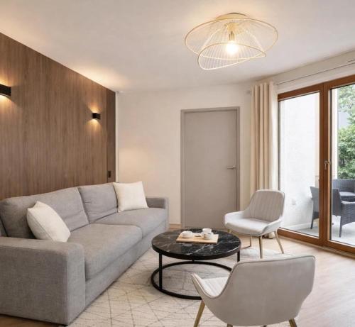 Porte de Versailles studio with terrace