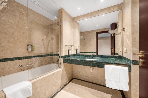 a bathroom with a tub and a sink and a shower at Gaia Residence in Vila Nova de Gaia